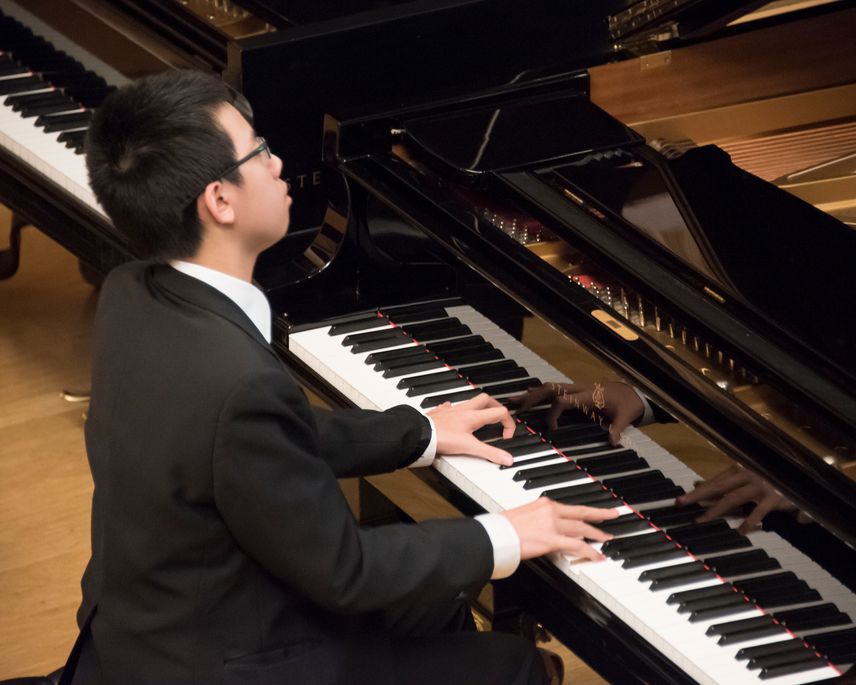 Enoch Hsiao plays piano on stage